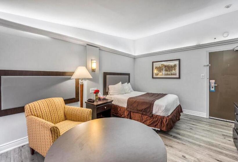 فندق Travelodge By Wyndham Sarnia