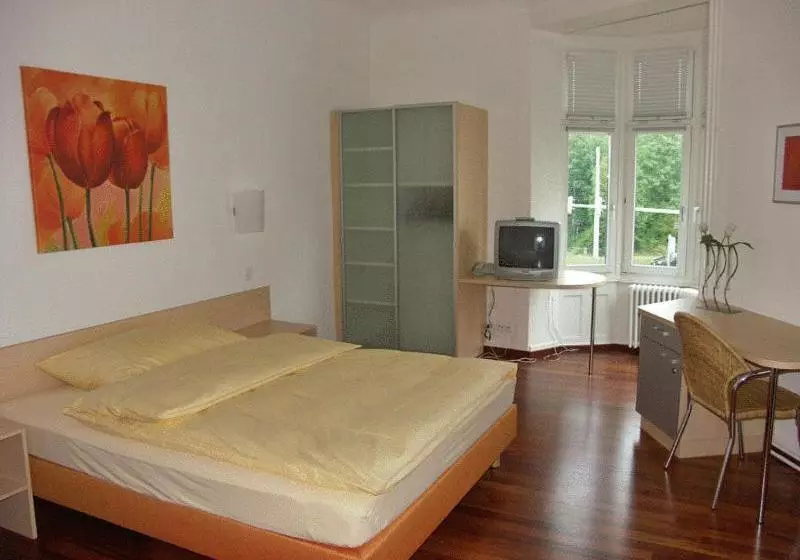 Accademia Apartments