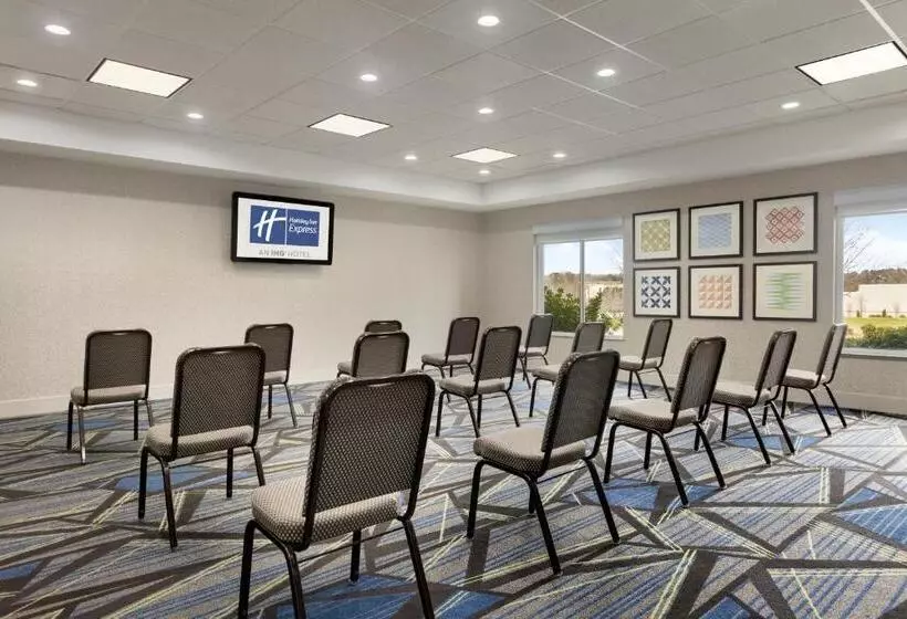 Holiday Inn Express Hotel & Suites Opelika Auburn, An Ihg