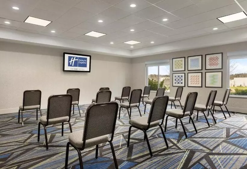 Holiday Inn Express Hotel & Suites Opelika Auburn, An Ihg