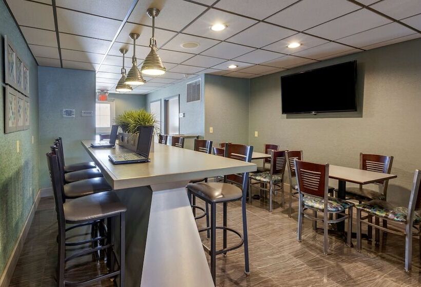 בית מלון כפרי Best Western Plus Woodstock Inn & Suites