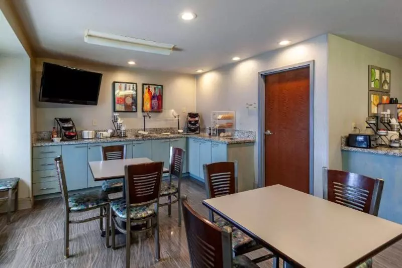 酒店 Best Western Plus Woodstock Inn & Suites