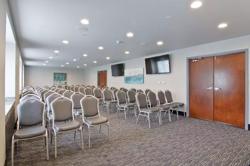 酒店 Best Western Plus Woodstock Inn & Suites