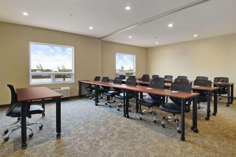 هتل Days Inn By Wyndham Regina Airport West