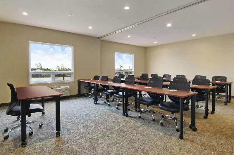 Hotel Days Inn By Wyndham Regina Airport West