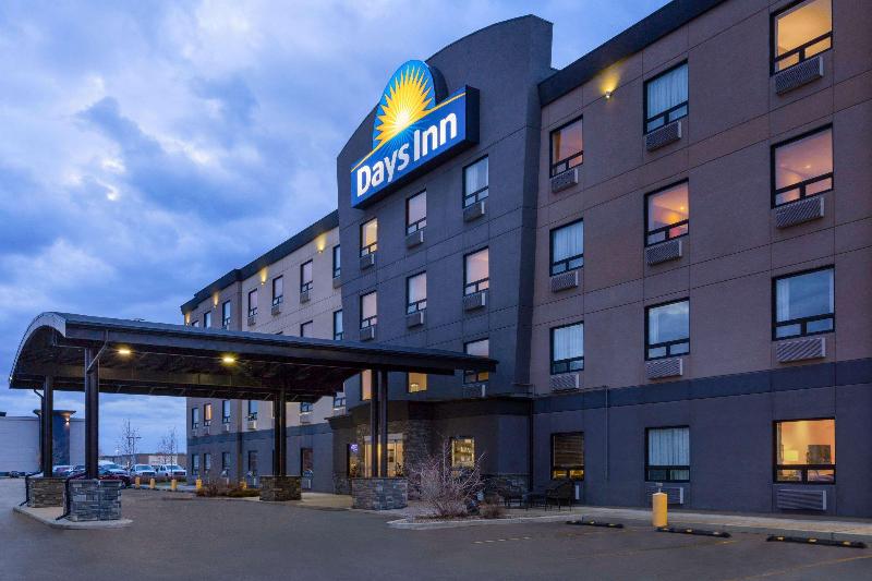 هتل Days Inn By Wyndham Regina Airport West