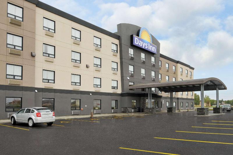 هتل Days Inn By Wyndham Regina Airport West