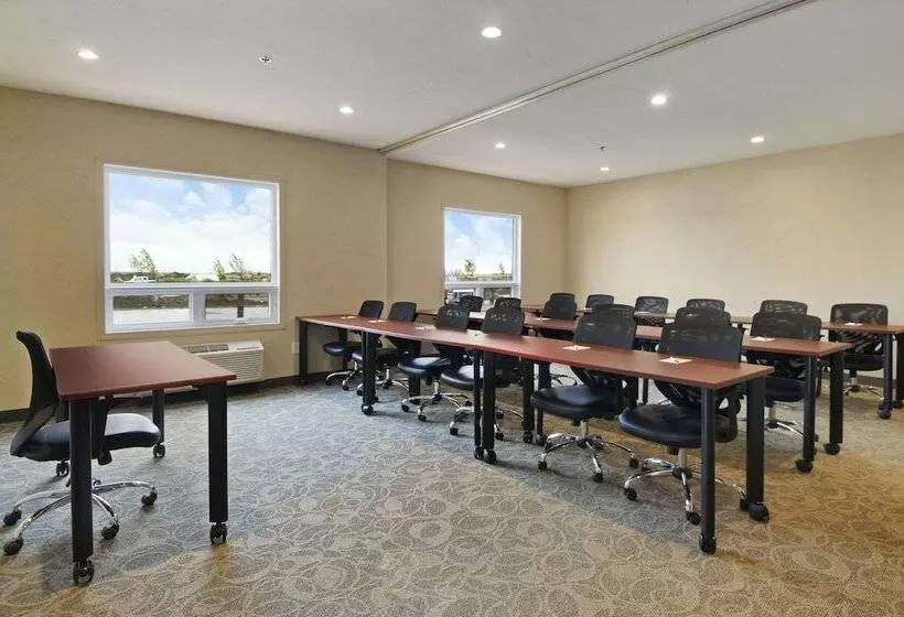 Hotel Days Inn By Wyndham Regina Airport West