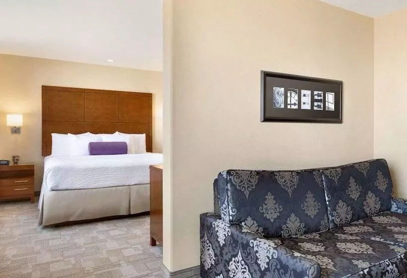 Hotel Days Inn By Wyndham Regina Airport West