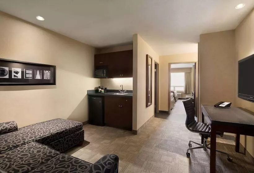 Hotel Days Inn By Wyndham Regina Airport West