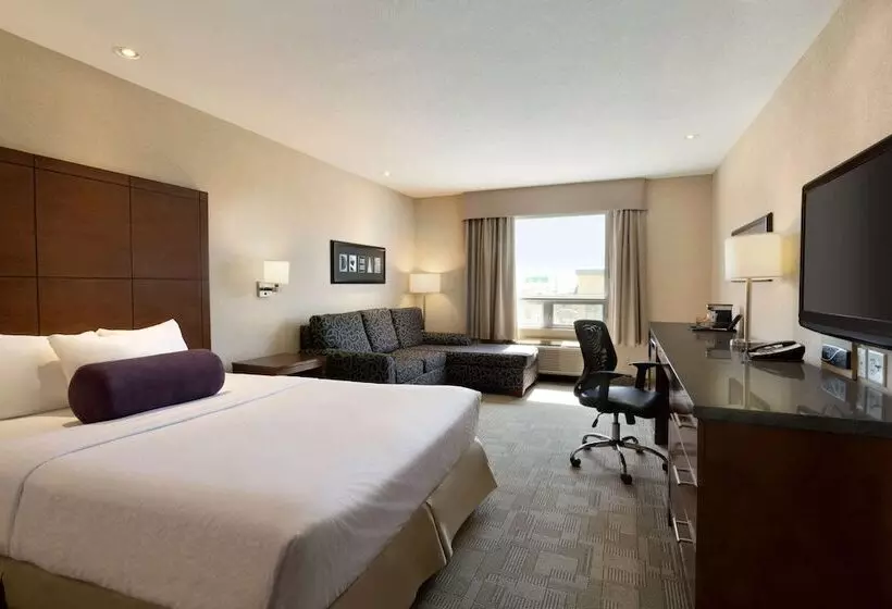 Hotel Days Inn By Wyndham Regina Airport West