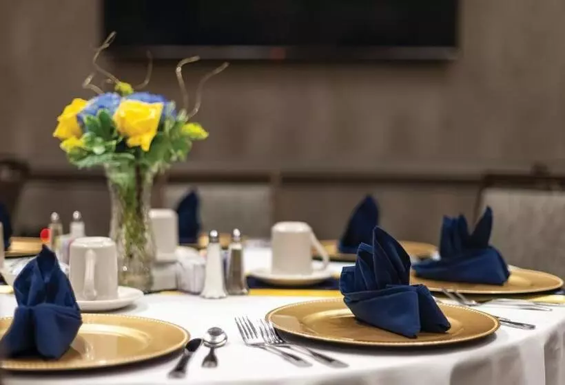 Holiday Inn Hotel & Suites Orange Park Wells Rd