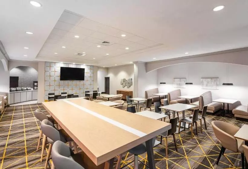 Holiday Inn Hotel & Suites Orange Park Wells Rd