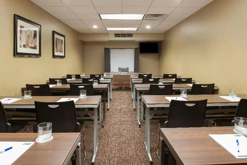Holiday Inn Express Hotel & Suites Grand Rapids North, An Ihg