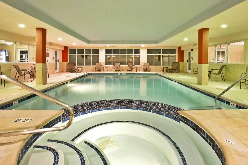 Holiday Inn Express Hotel & Suites Grand Rapids North, An Ihg