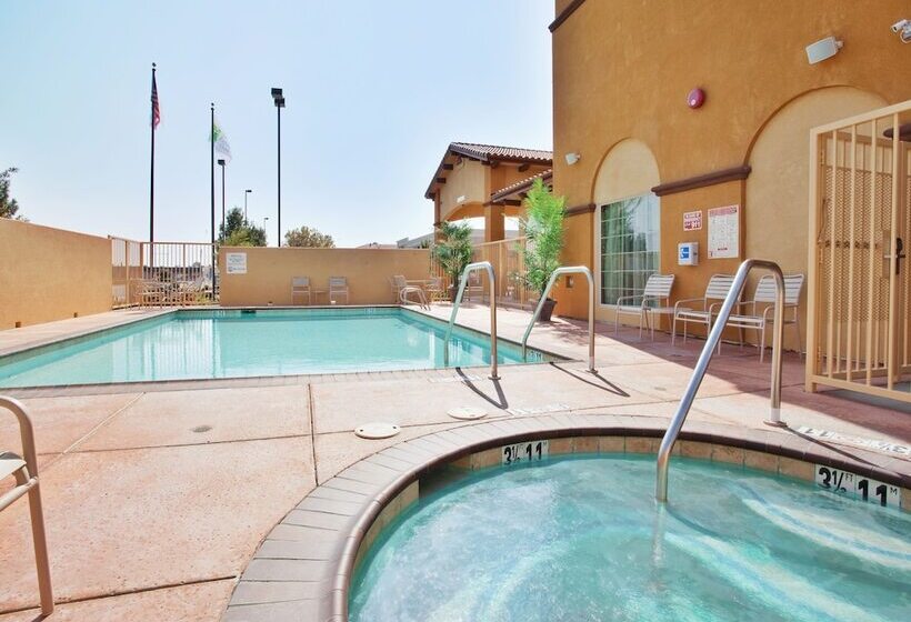 Holiday Inn Express Hotel & Suites Willows, An Ihg