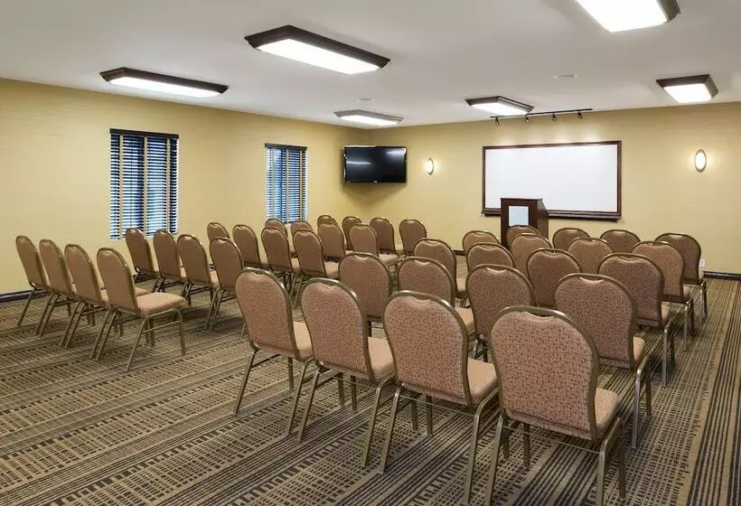 Отель Holiday Inn Express Holland, An Ihg