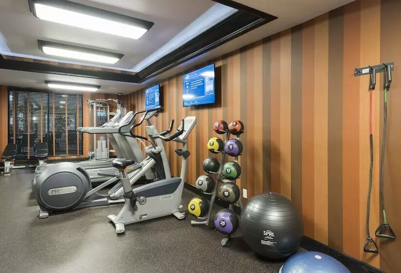 Отель Holiday Inn Express Holland, An Ihg