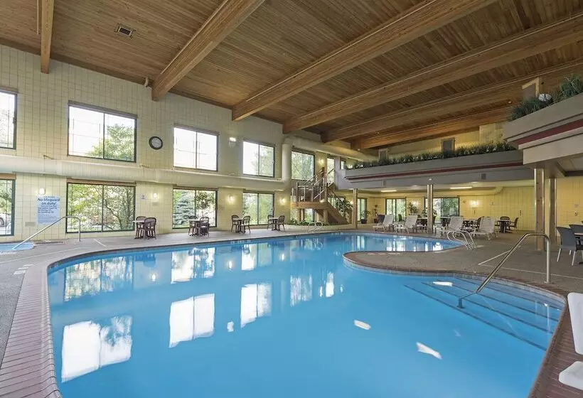 Отель Holiday Inn Express Holland, An Ihg