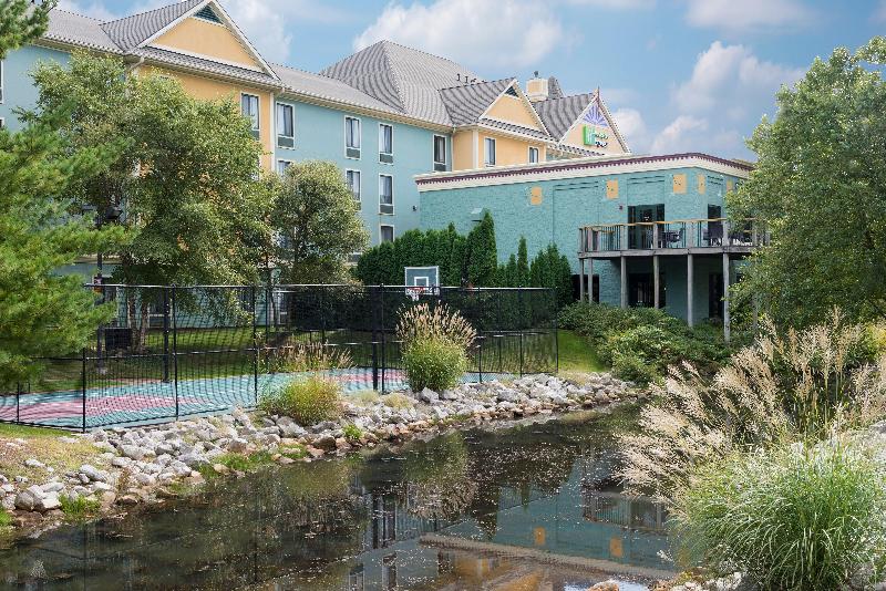 Отель Holiday Inn Express Holland, An Ihg