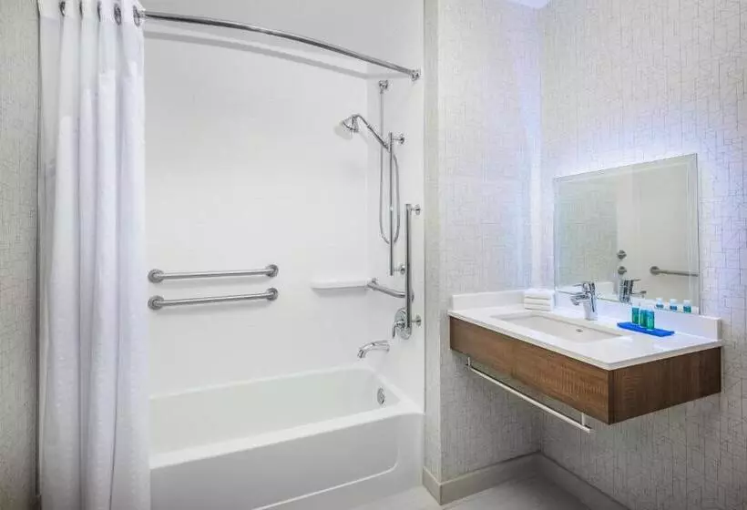 Отель Holiday Inn Express Ontario, An Ihg