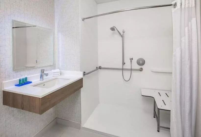 Отель Holiday Inn Express Ontario, An Ihg