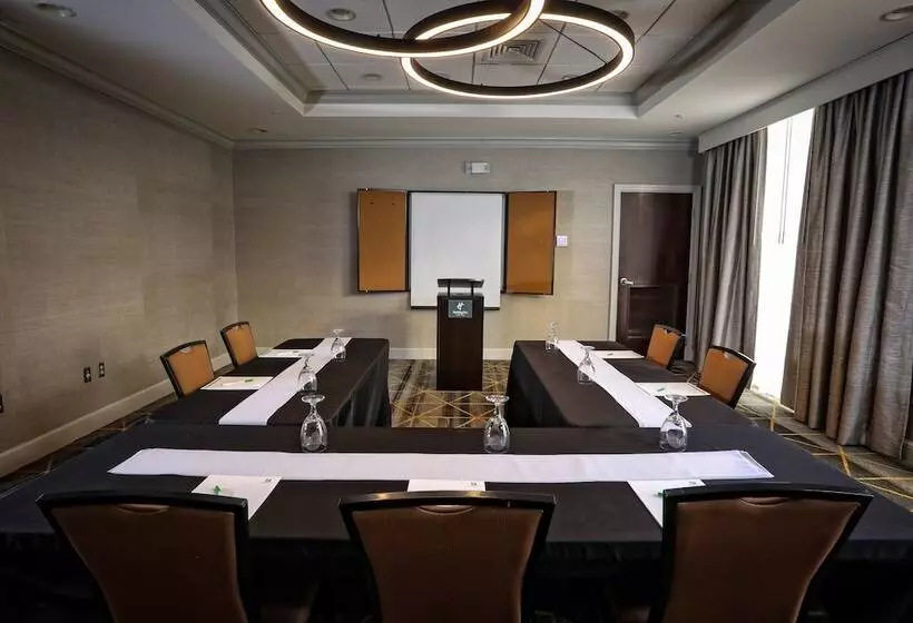 Отель Holiday Inn Statesboro University Area, An Ihg