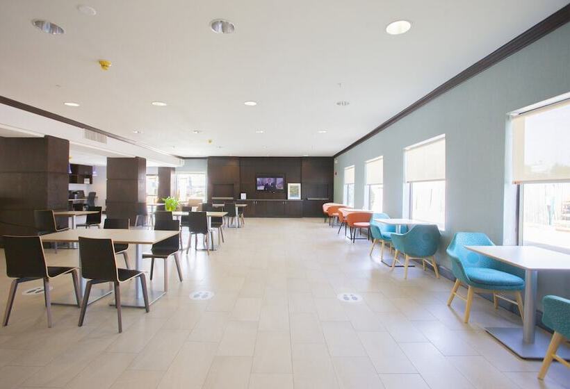 ホテル Holiday Inn & Suites Spring   The Woodlands