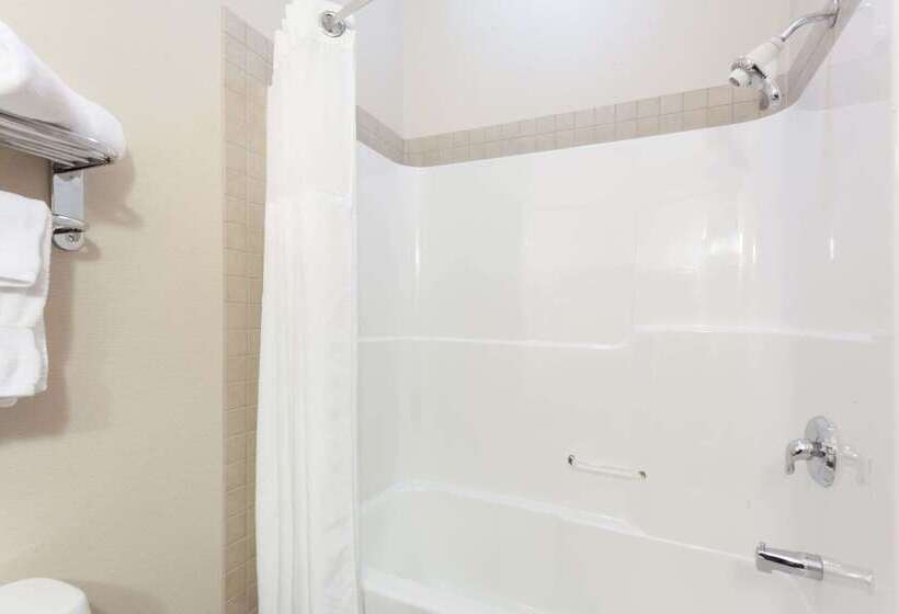 בית מלון כפרי Ramada By Wyndham Westlock