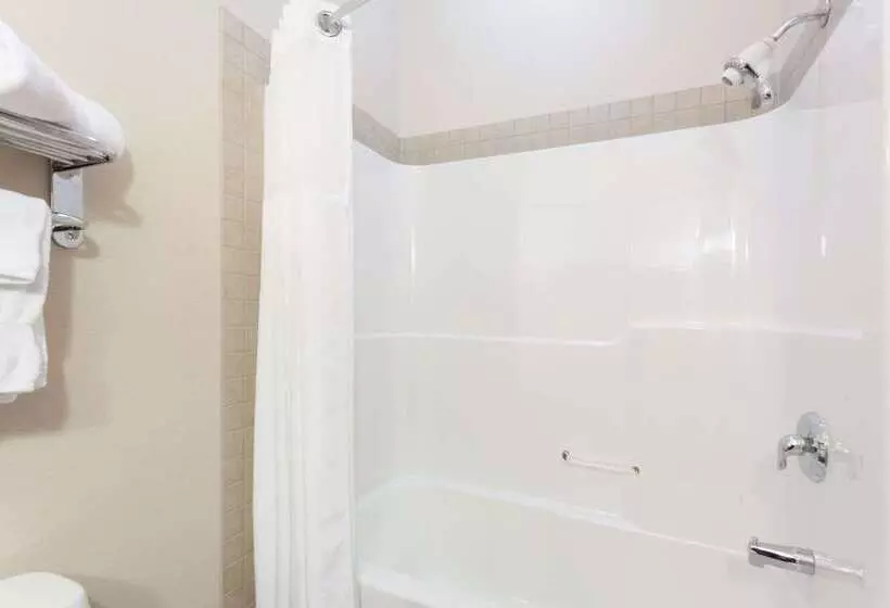 호텔 Ramada By Wyndham Westlock