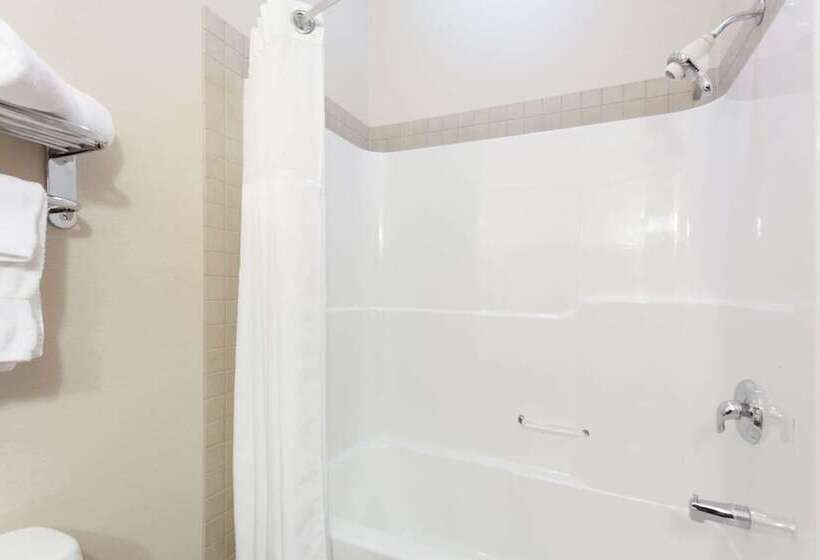 בית מלון כפרי Ramada By Wyndham Westlock