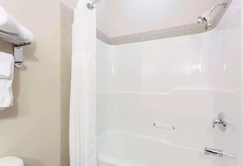 호텔 Ramada By Wyndham Westlock