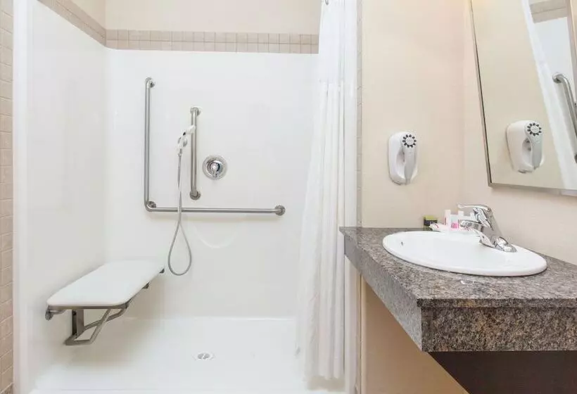 호텔 Ramada By Wyndham Westlock