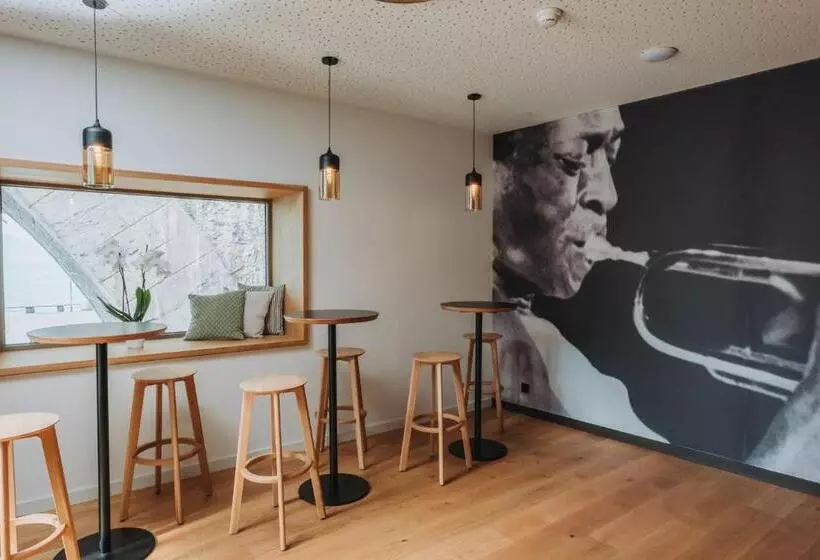 Montreux Youth Hostel