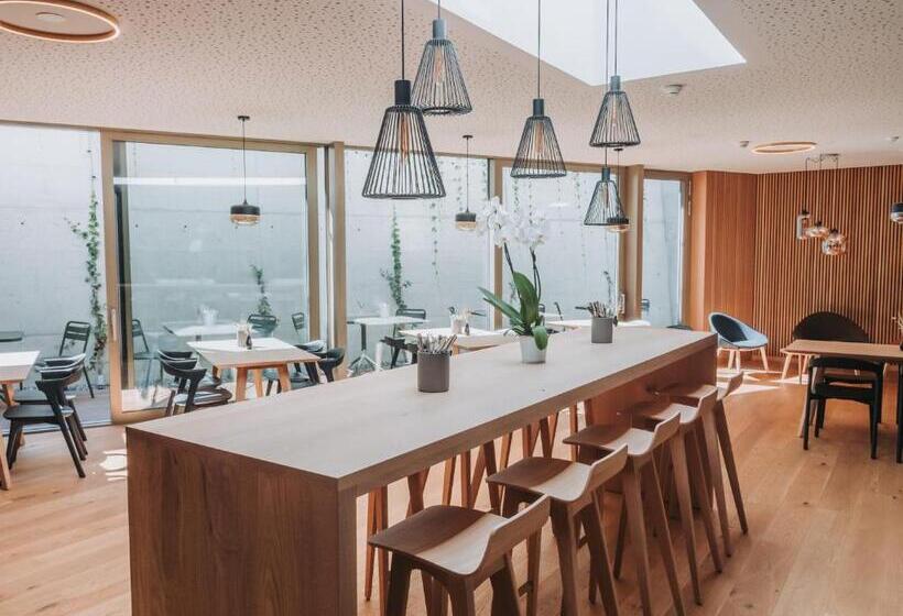 Montreux Youth Hostel