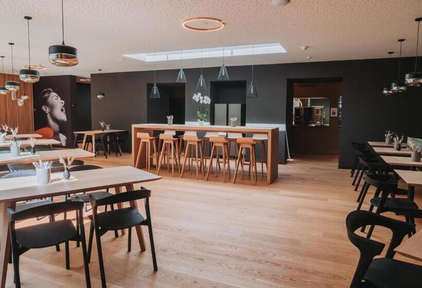 Montreux Youth Hostel