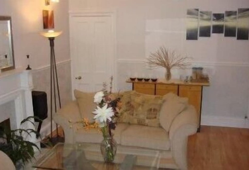 צימר Dalmore Lodge Guest House