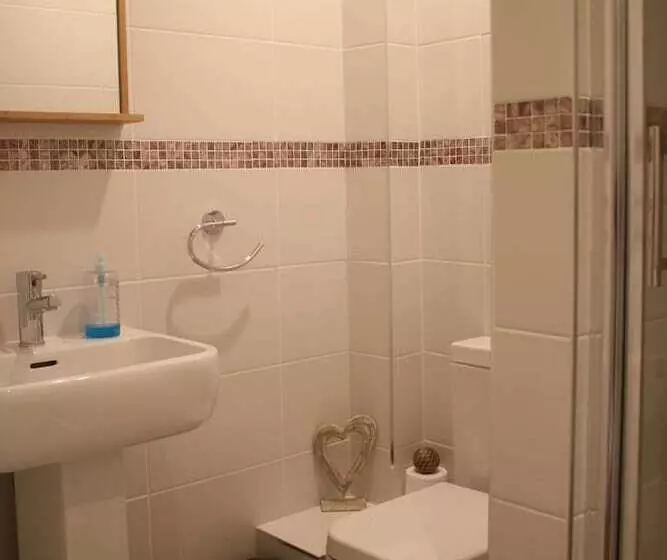 Bed and Breakfast Dalmore Lodge Guest House