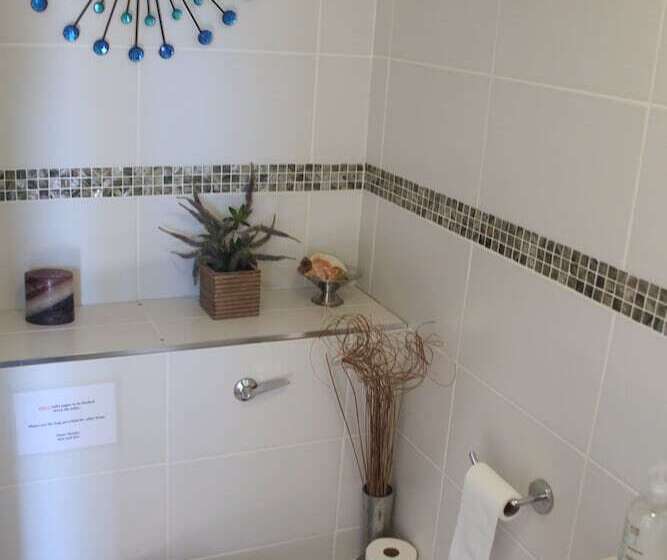 צימר Dalmore Lodge Guest House