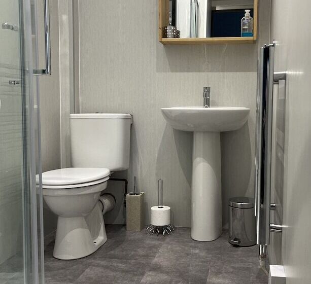 צימר Dalmore Lodge Guest House