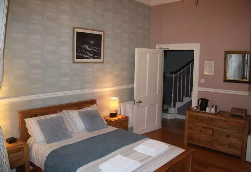 Bed and Breakfast Dalmore Lodge Guest House