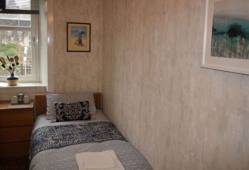 צימר Dalmore Lodge Guest House