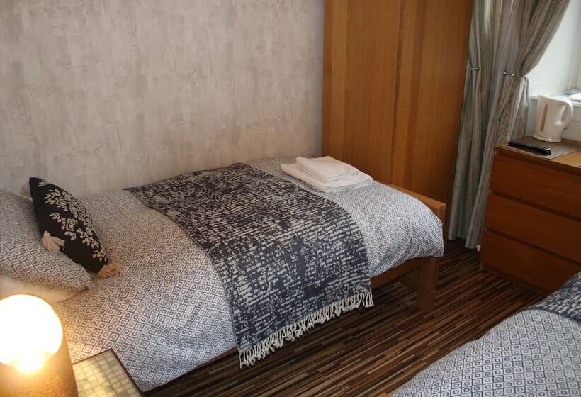 צימר Dalmore Lodge Guest House