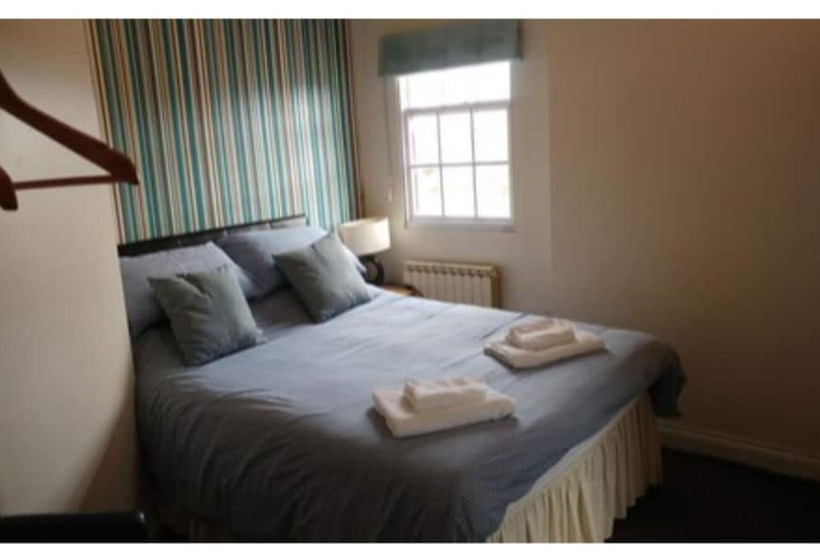 ベッドアンドブレックファースト The Three Horseshoes