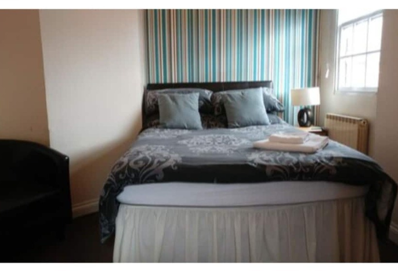 ベッドアンドブレックファースト The Three Horseshoes