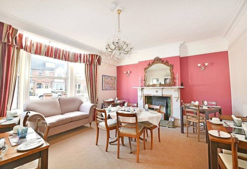 مبيت وإفطار Virginia Lodge