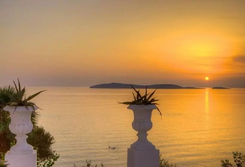 Hotel Aneroussa Beach