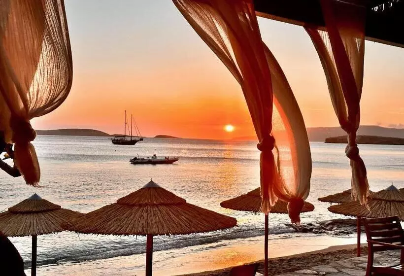 Hotel Aneroussa Beach