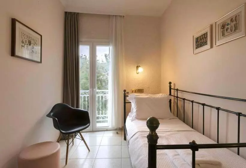 Hotel Aneroussa Beach