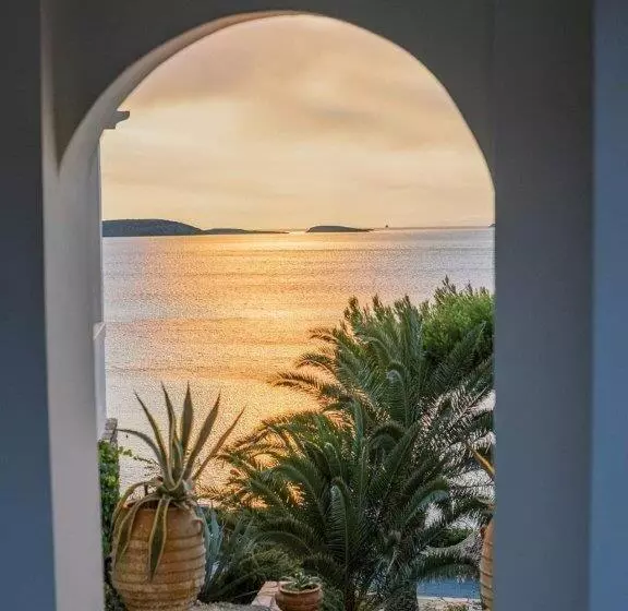 Hotel Aneroussa Beach